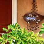 Traditional Mandola Vila