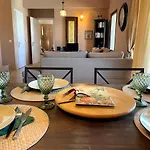 Vila Traditional Mandola