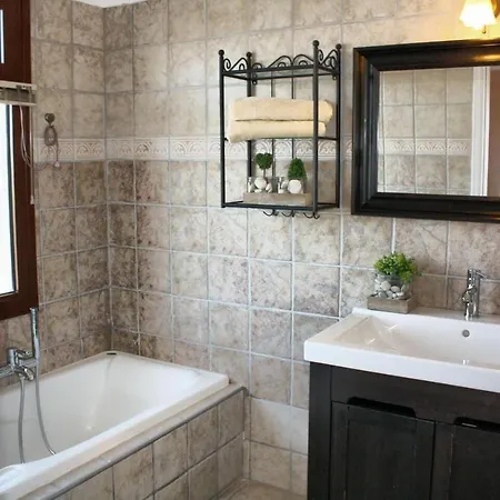 Villa Traditional Mandola