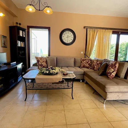 Villa Traditional Mandola *