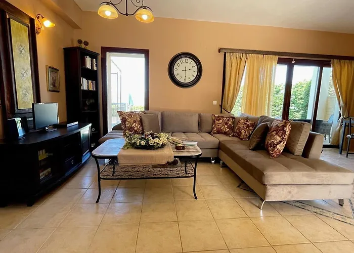 Villa Traditional Mandola *